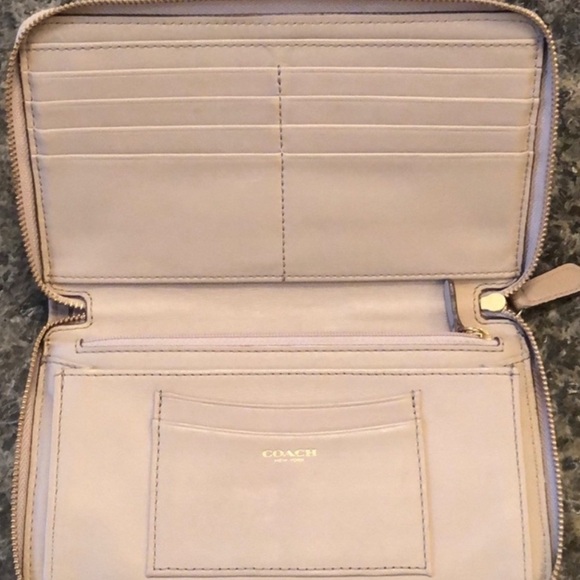 Preloved coach continental wallet - Picture 2 of 16